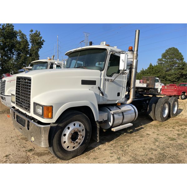 2008 MACK CHU613 Day Cab Truck