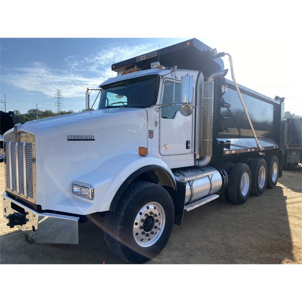 2020 KENWORTH T800 Dump Truck