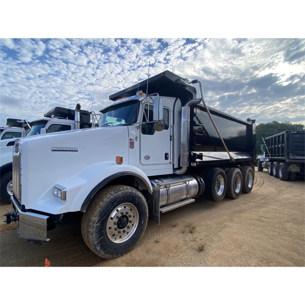 2021 KENWORTH T800 Dump Truck