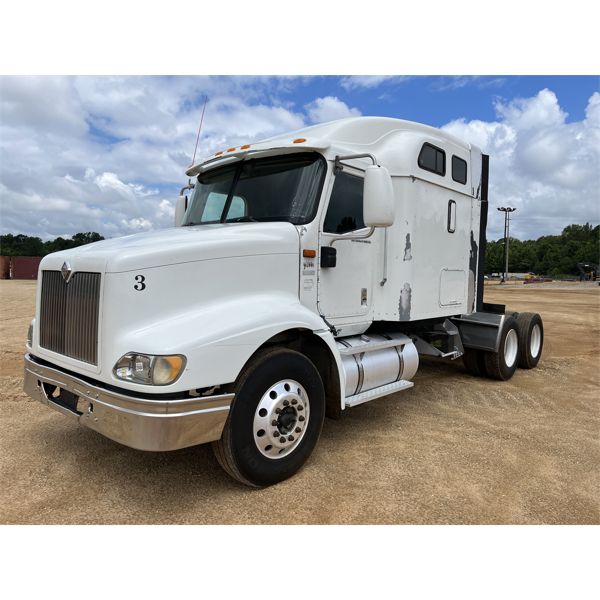 2002 INTERNATIONAL 9200i Sleeper Truck