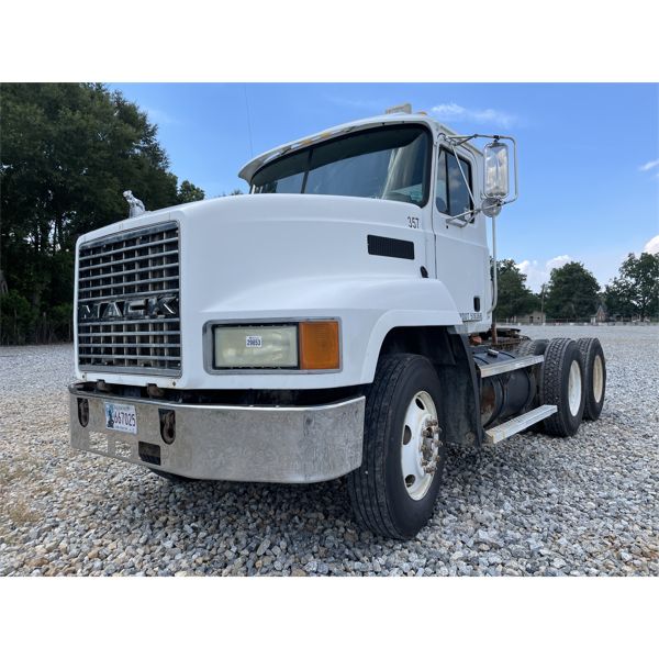 2001 MACK CH613 Day Cab Truck