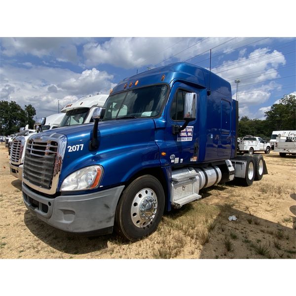 2013 FREIGHTLINER  Sleeper Truck
