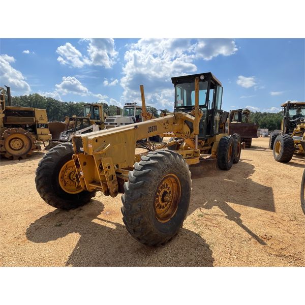 JOHN DEERE 670 Motor Grader