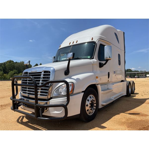 2016 FREIGHTLINER  Sleeper Truck