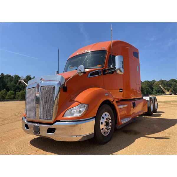 2018 KENWORTH T680 Sleeper Truck