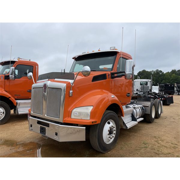 2020 KENWORTH T880 Day Cab Truck