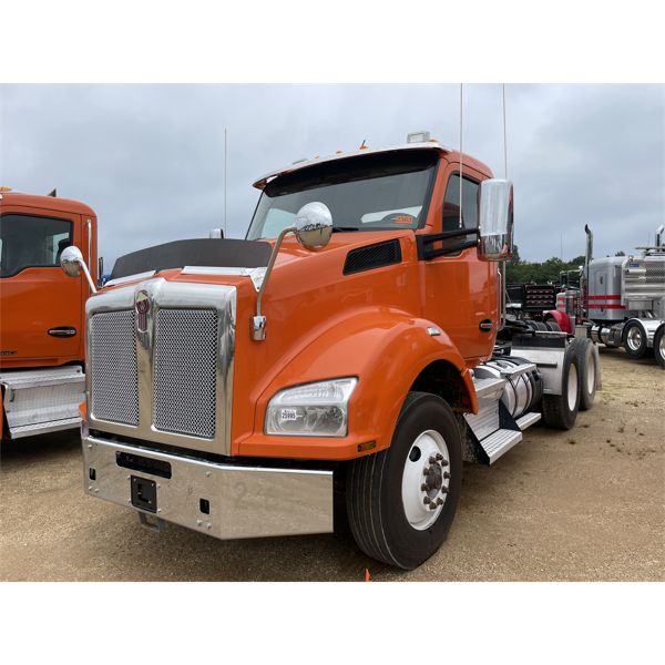 2020 KENWORTH T880 Day Cab Truck