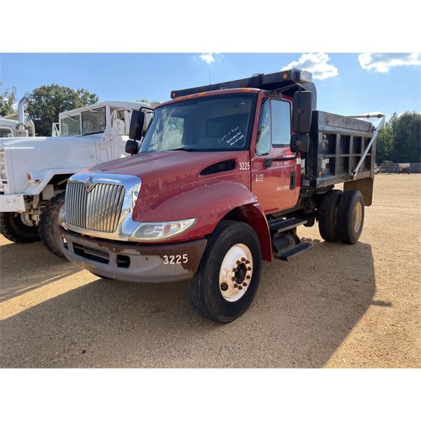 2004 INTERNATIONAL 4400 Dump Truck