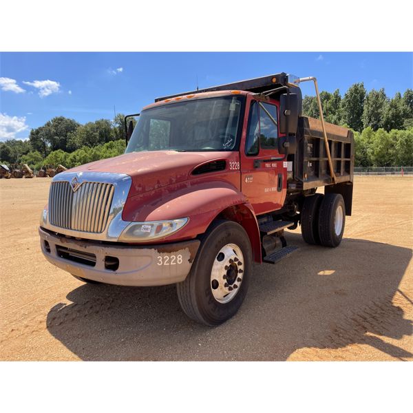 2004 INTERNATIONAL 4400 Dump Truck