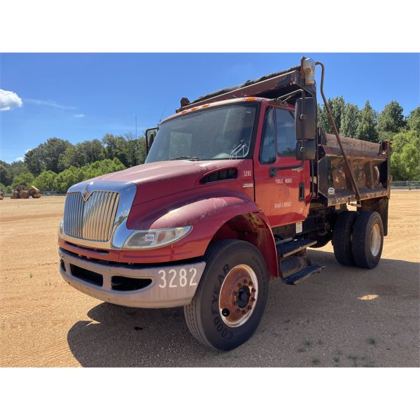 2010 INTERNATIONAL 4400 Dump Truck