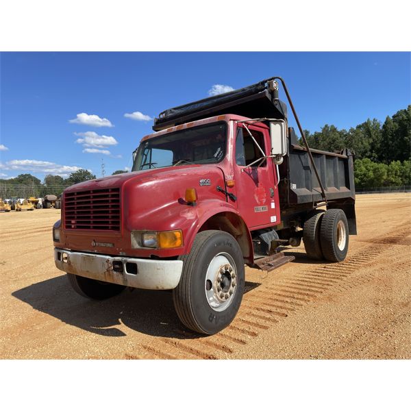 2001 INTERNATIONAL 4900 Dump Truck