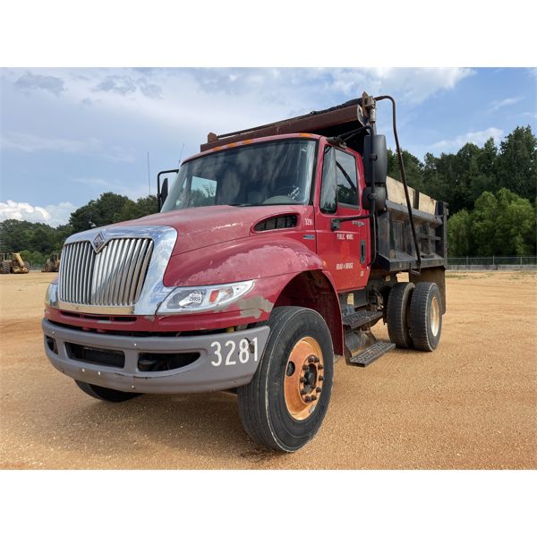 2010 INTERNATIONAL 4400 Dump Truck