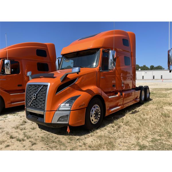 2020 VOLVO VNL 760 Sleeper Truck