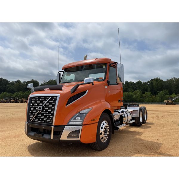 2019 VOLVO VNL Day Cab Truck