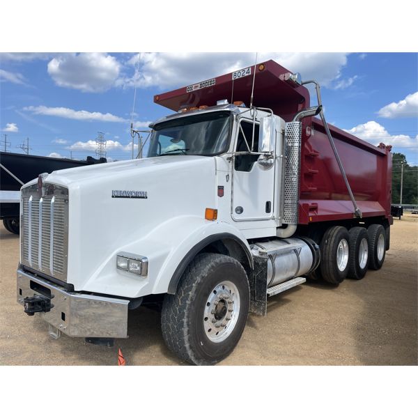 2020 KENWORTH T800 Dump Truck