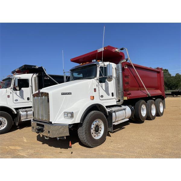 2020 KENWORTH T800 Dump Truck