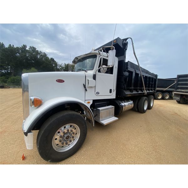 2015 PETERBILT 365 Dump Truck