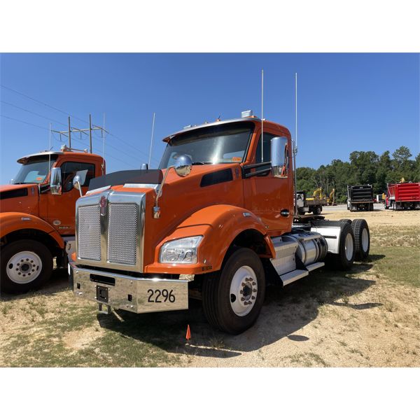 2019 KENWORTH T880 Day Cab Truck