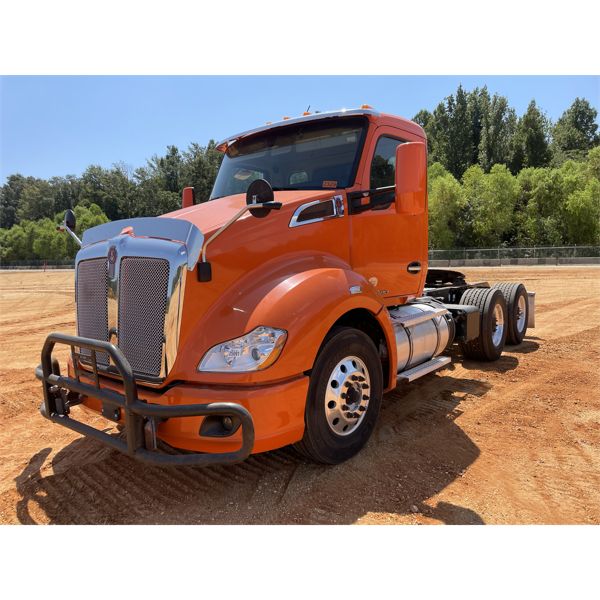 2020 KENWORTH T680 Day Cab Truck