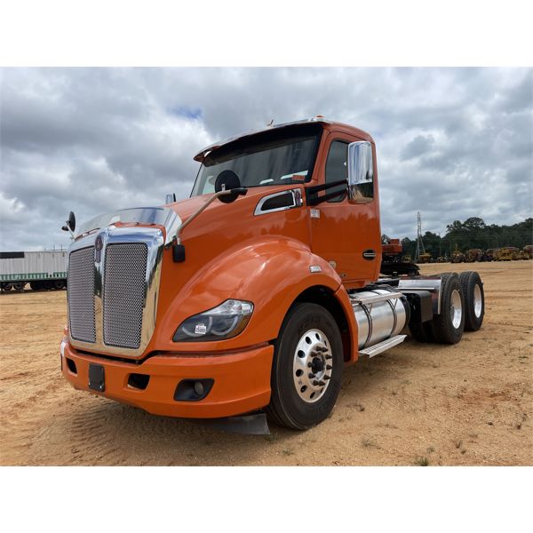 2020 KENWORTH T680 Day Cab Truck