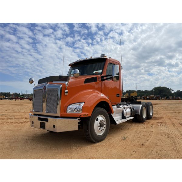 2019 KENWORTH T880 Day Cab Truck