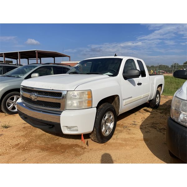2007 CHEVROLET SILVERADO LT Pickup Truck