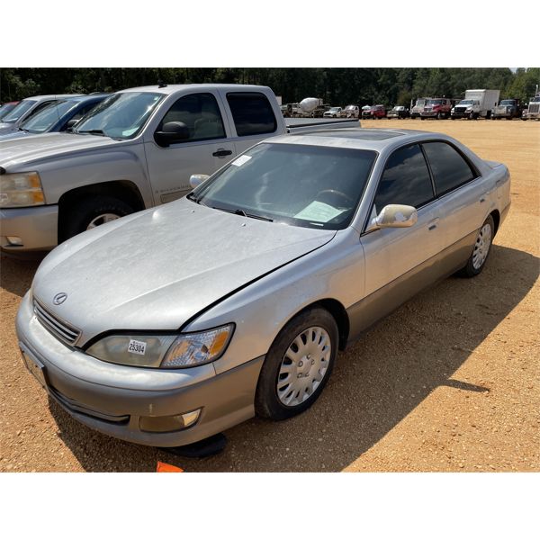 2001 LEXUS ES300 Automobile