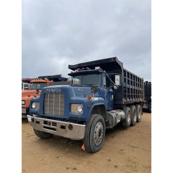 1990 MACK RD688S Dump Truck