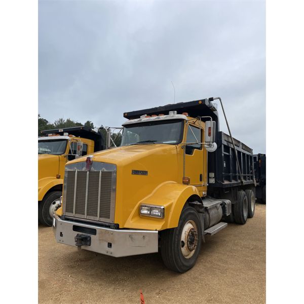 2010 KENWORTH T800 Dump Truck