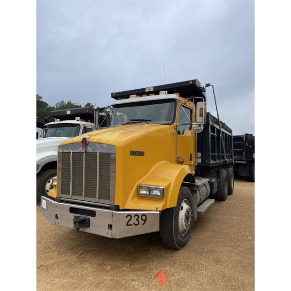 2010 KENWORTH T800 Dump Truck