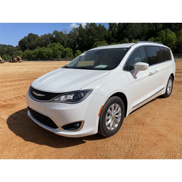 2018 CRYSLER PACIFICA Passenger Van