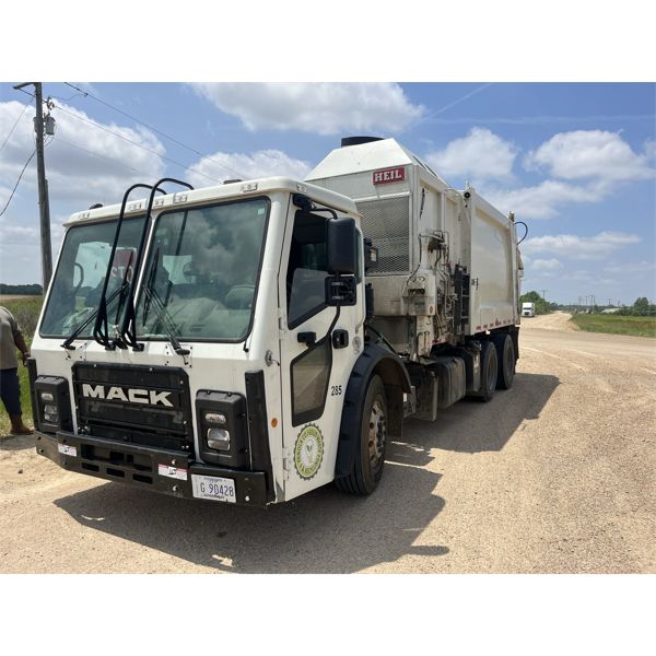 2022 MACK LR64 Garbage / Sanitation Truck