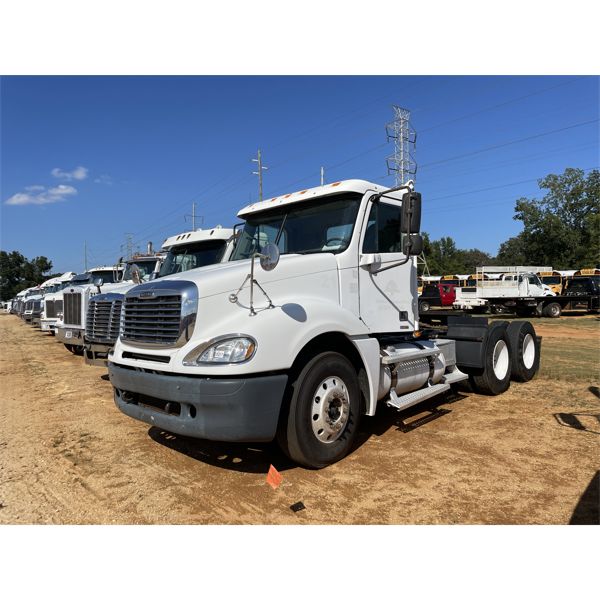 2005 FREIGHTLINER COLUMBIA Day Cab Truck