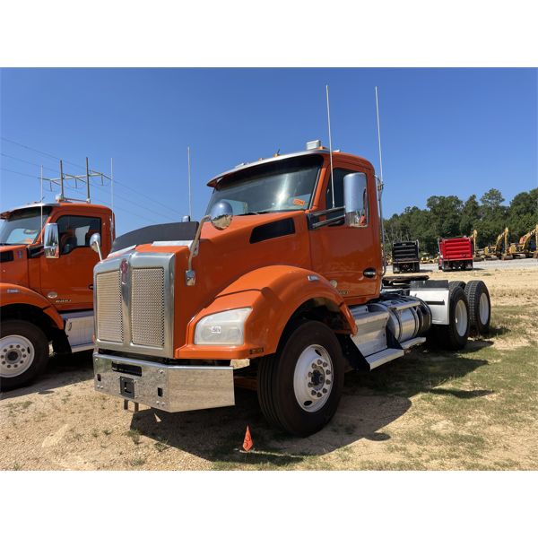 2019 KENWORTH T880 Day Cab Truck