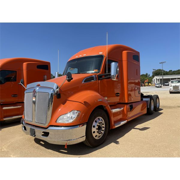 2018 KENWORTH T680 Sleeper Truck