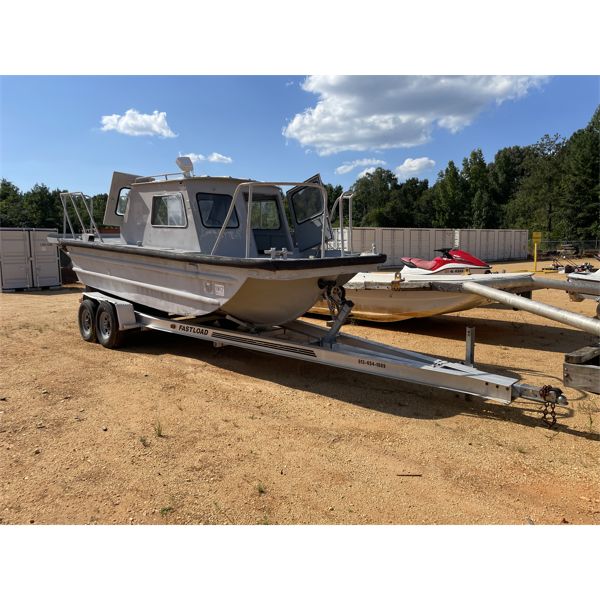 20' ENCLOSED CREW Boat