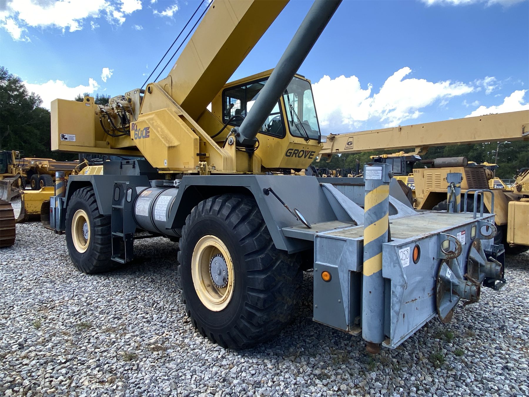Grove Rt60e 2005 GROVE RT600E Rough Terrain Crane - J.M. Wood Auction Company, Inc.