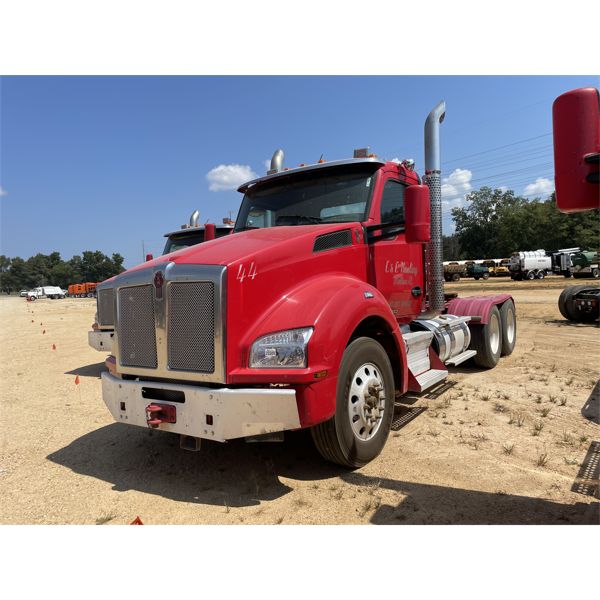 2018 KENWORTH T880 Day Cab Truck