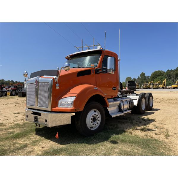 2020 KENWORTH T880 Day Cab Truck