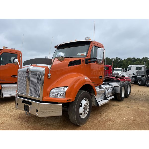 2020 KENWORTH T880 Day Cab Truck