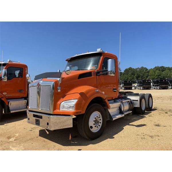 2019 KENWORTH T880 Day Cab Truck