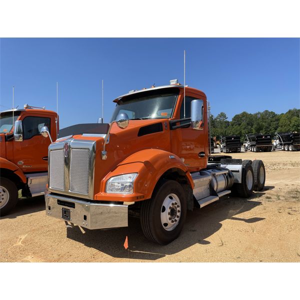 2019 KENWORTH T880 Day Cab Truck