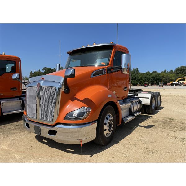 2018 KENWORTH T680 Day Cab Truck