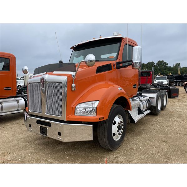 2020 KENWORTH T880 Day Cab Truck