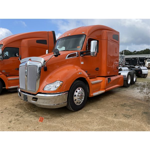 2019 KENWORTH T680 Sleeper Truck