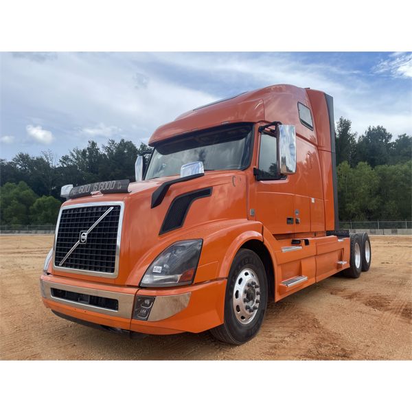 2016 VOLVO VNL Sleeper Truck