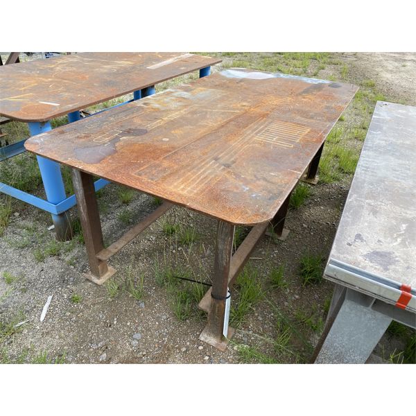 4' X 8' METAL TABLE