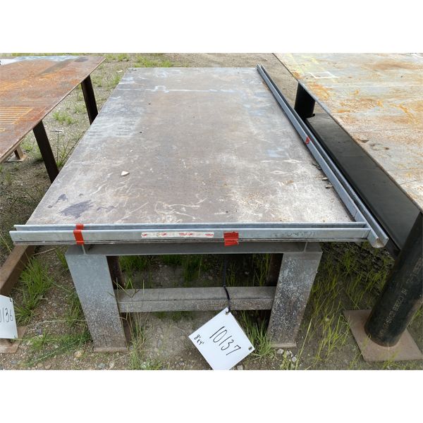4' X 8' METAL TABLE