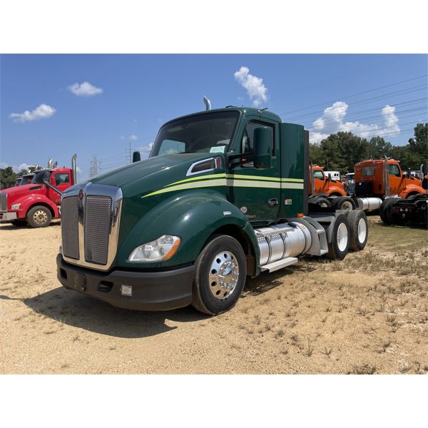 2019 KENWORTH T680 Day Cab Truck