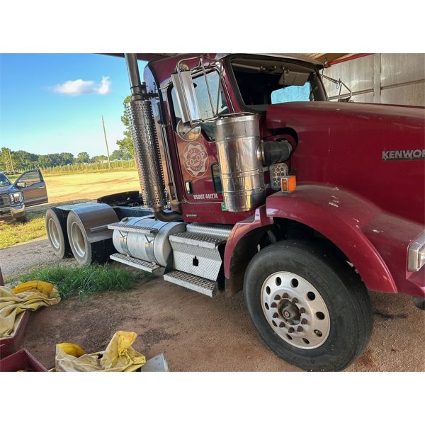 2014 KENWORTH T800 Day Cab Truck